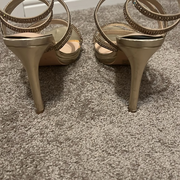 Gold sandals - Picture 2 of 4